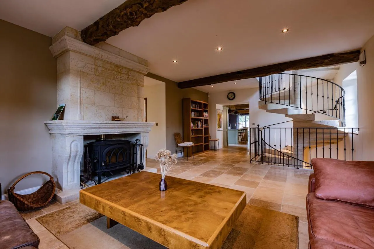 Prázdninový dům Roques Cottage - Spacieuse Maison Pierre Avec Piscine Chauffee, Cuisine D'Ete, Petanque, Ping-Pong Et Jeux Enfants - 10 Min De Vic Francie