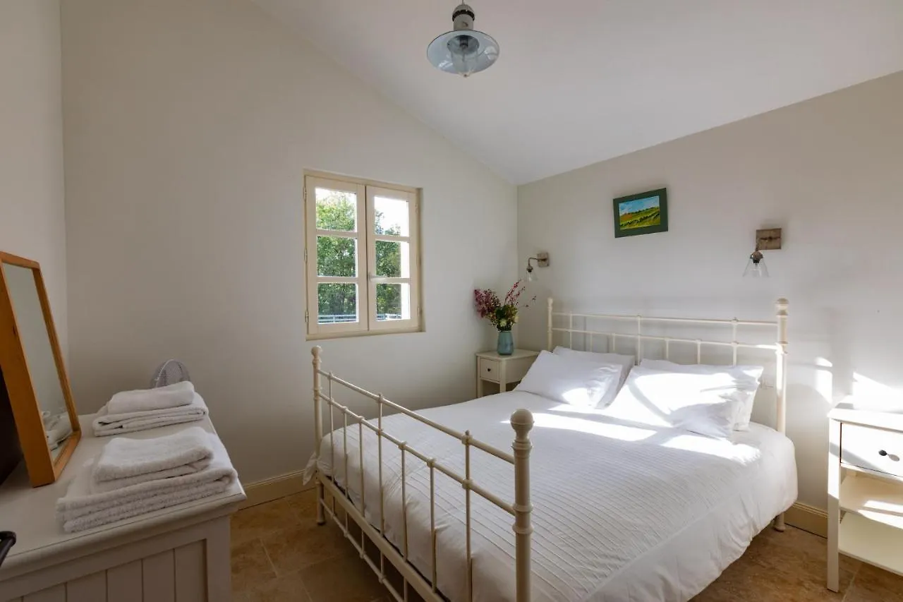 Holiday home Roques Cottage - Spacieuse Maison Pierre Avec Piscine Chauffee, Cuisine D'Ete, Petanque, Ping-Pong Et Jeux Enfants - 10 Min De Vic