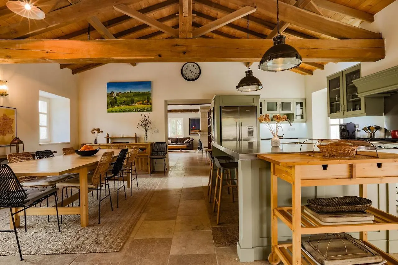 Roques Cottage - Spacieuse Maison Pierre Avec Piscine Chauffee, Cuisine D'Ete, Petanque, Ping-Pong Et Jeux Enfants - 10 Min De Vic