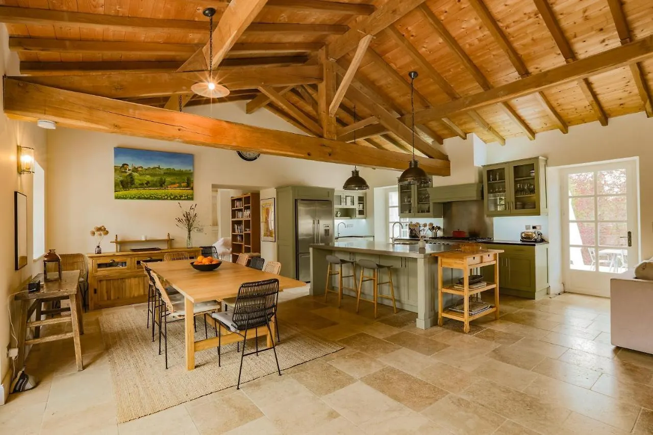 Prázdninový dům Roques Cottage - Spacieuse Maison Pierre Avec Piscine Chauffee, Cuisine D'Ete, Petanque, Ping-Pong Et Jeux Enfants - 10 Min De Vic Francie